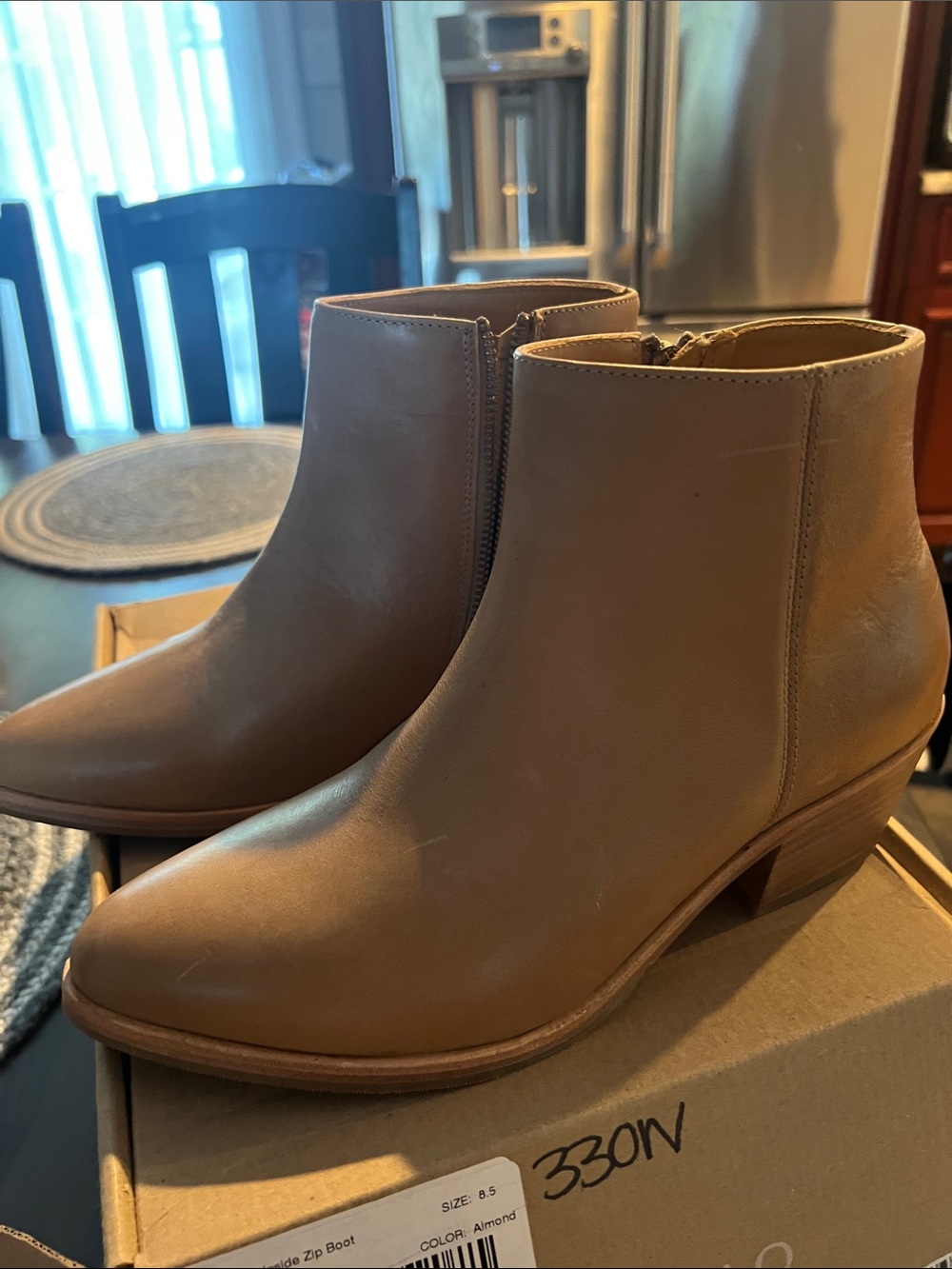 Nisolo Marisa inside sip up leather boot Sz 8.5 Almond color Leather